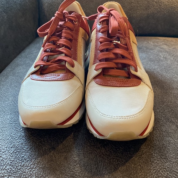 Gorgeous Michael Kors sneakers - Picture 2 of 4